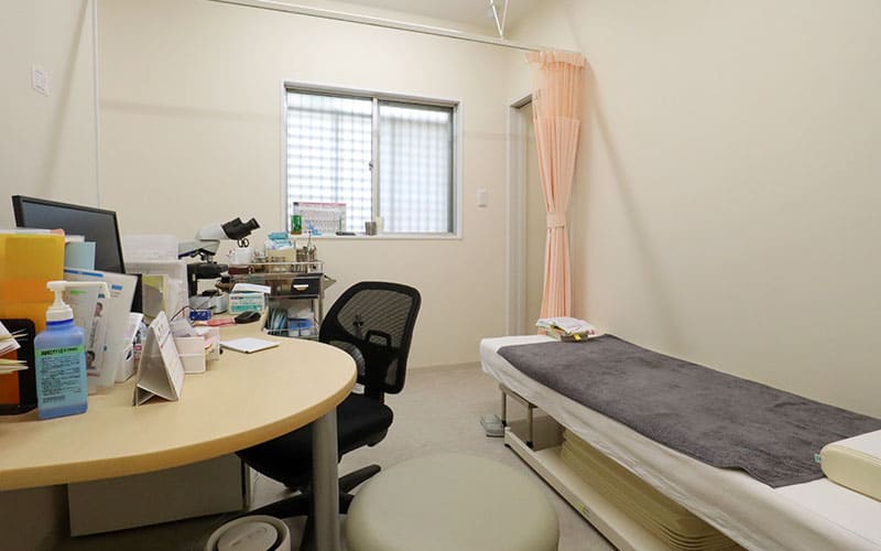 うおざき駅前五郷皮フ科診察室